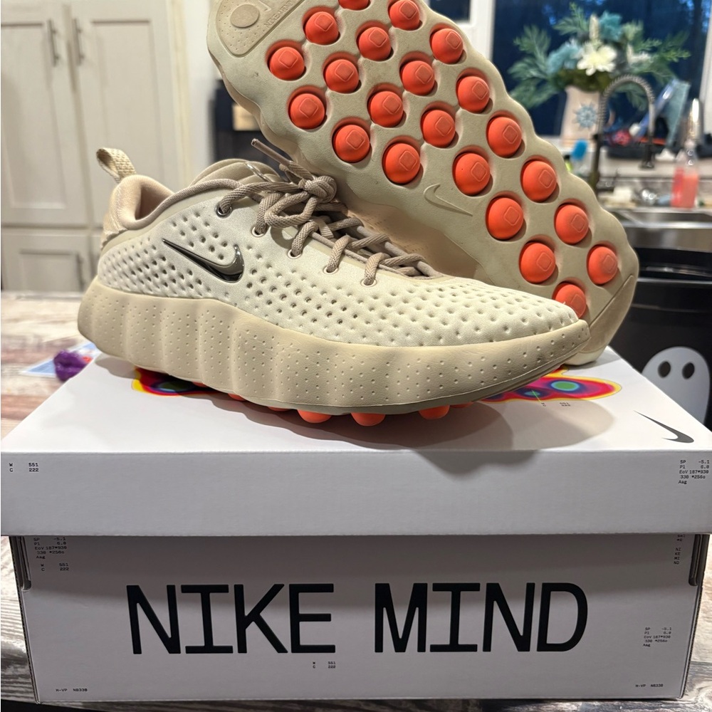 Nike Mind 002 Sneakers
